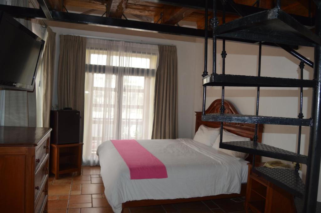 Guest room with bed and window at Hotel Meson del Mar