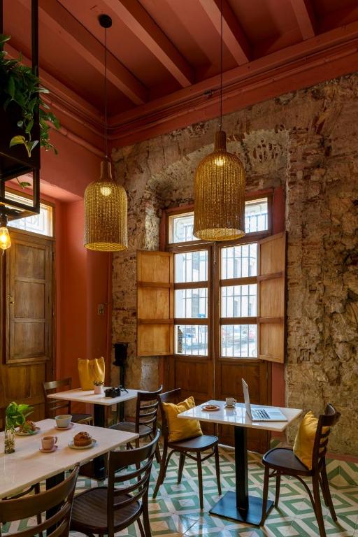 Dining space with traditional details in Veracruz